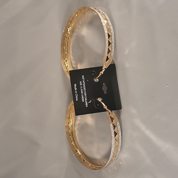 🆕 Large Hoop Earrings  Silvertone Goldtone Sparkling Leverback French Wire NWT - Picture 5 of 6